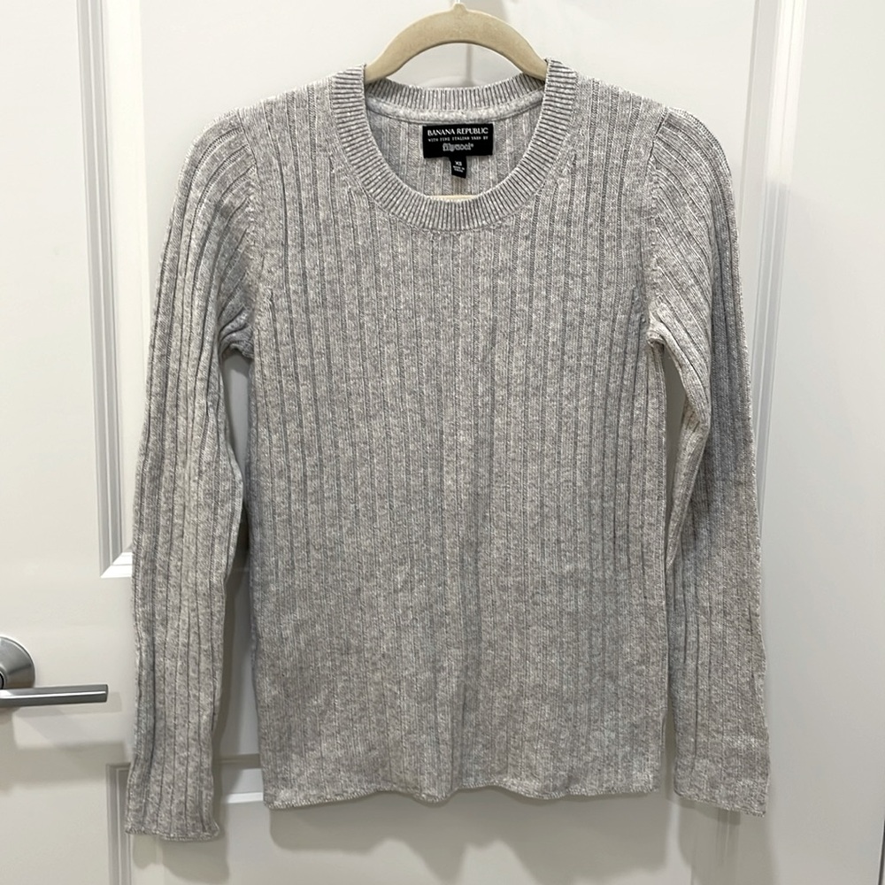 Banana Republic Fine Wool Sweater, Size XS, like new